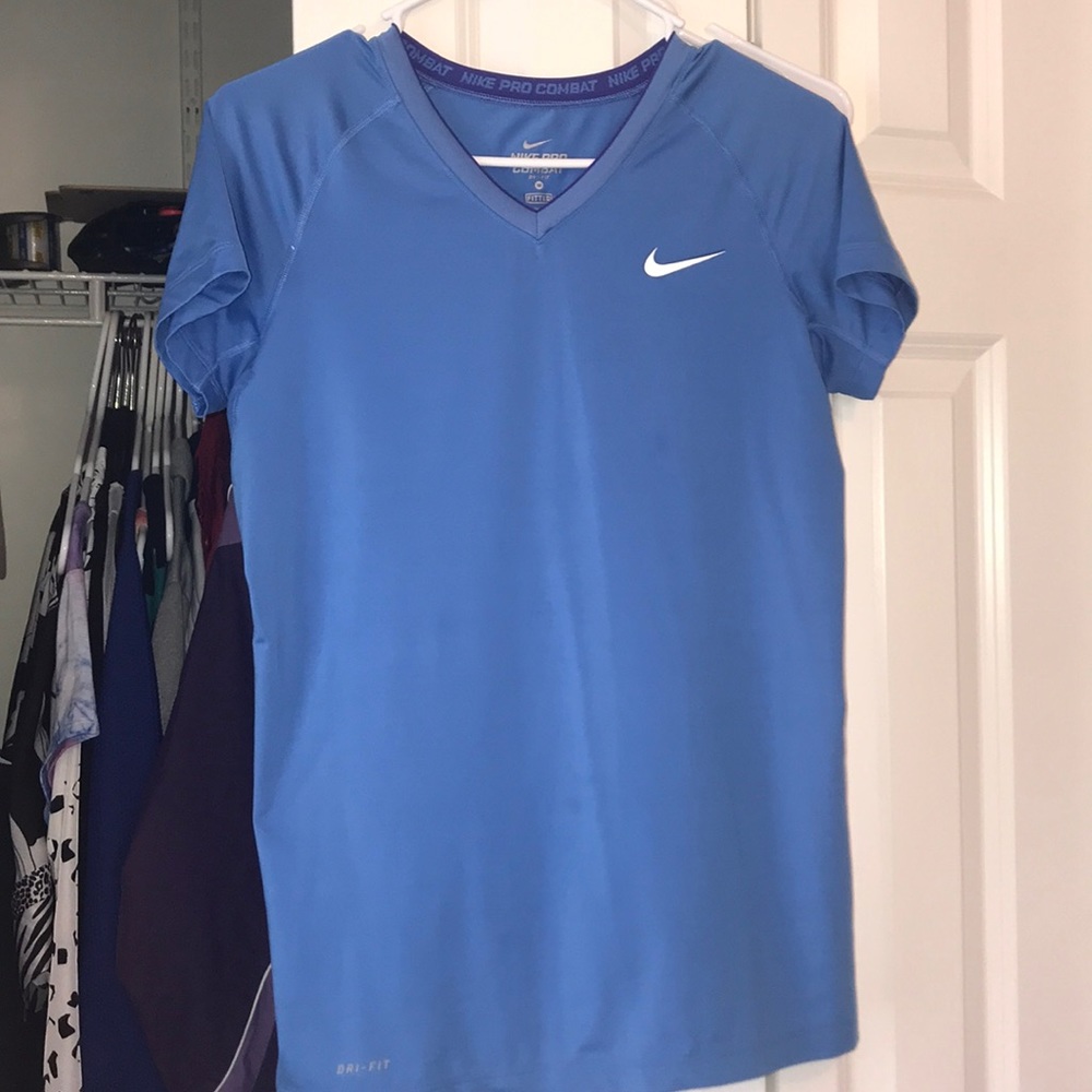 Nike top